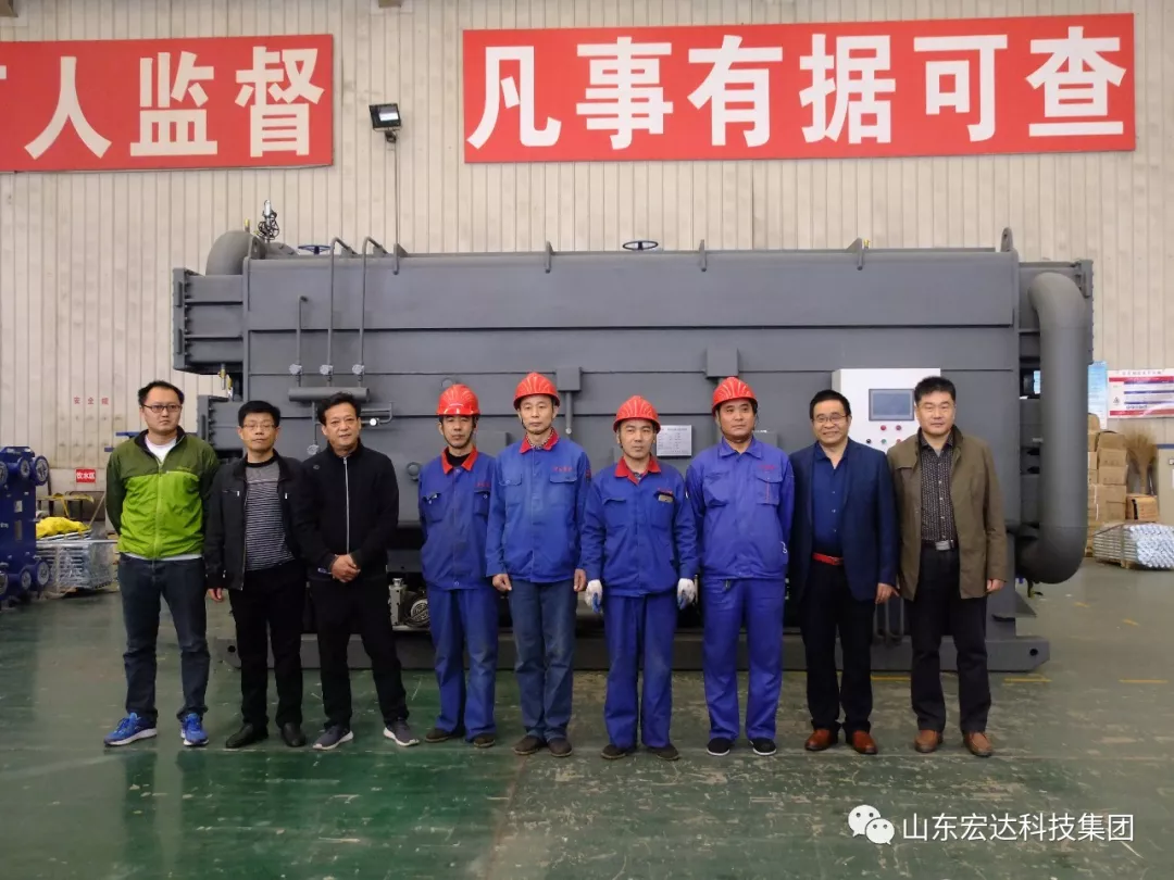 安博网页版张总与新产品研制小组合影