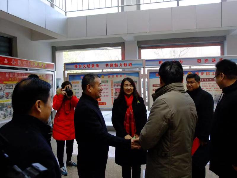 济南市总工会常务副主席傅金峰到安博网页版集团走访慰问