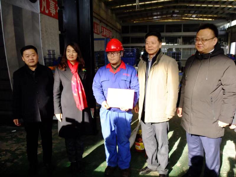 济南市总工会常务副主席傅金峰到安博网页版集团走访慰问