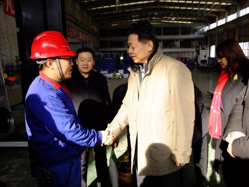济南市总工会常务副主席傅金峰到安博网页版集团走访慰问