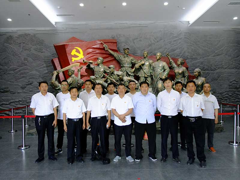 让党旗高高飘扬---安博网页版集团党员参观大峰山红色教育基地活动