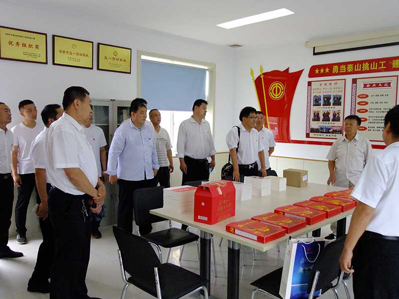 让党旗高高飘扬---安博网页版集团党员参观大峰山红色教育基地活动